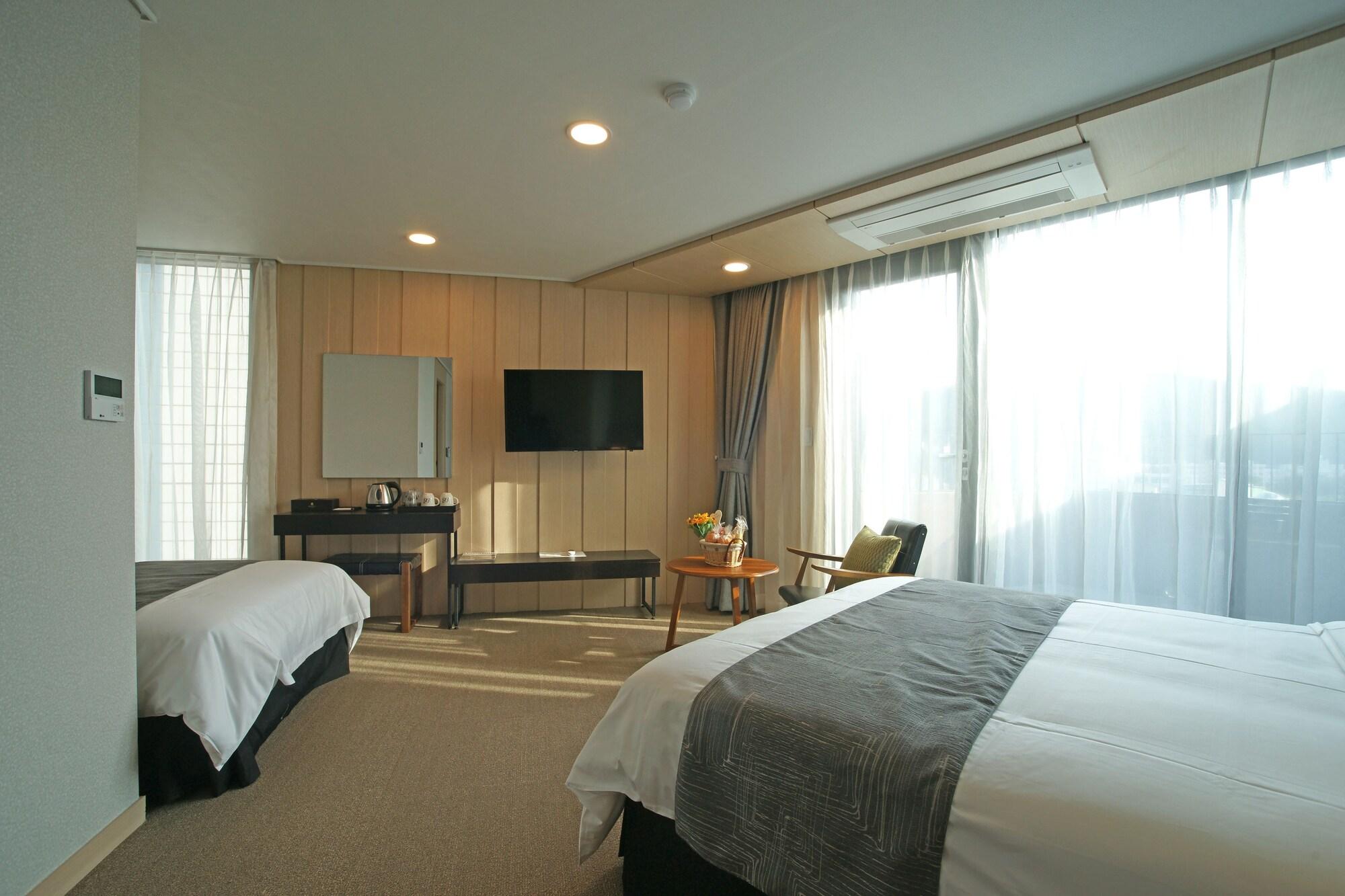 I-Jin Hotel Jeju Eksteriør billede